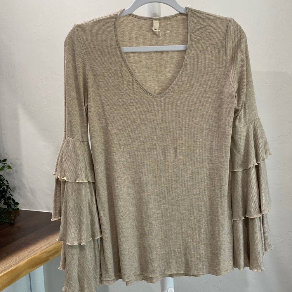 Elan rib knit top with 3 tier bell sleeve, lettuce edge hem size medium